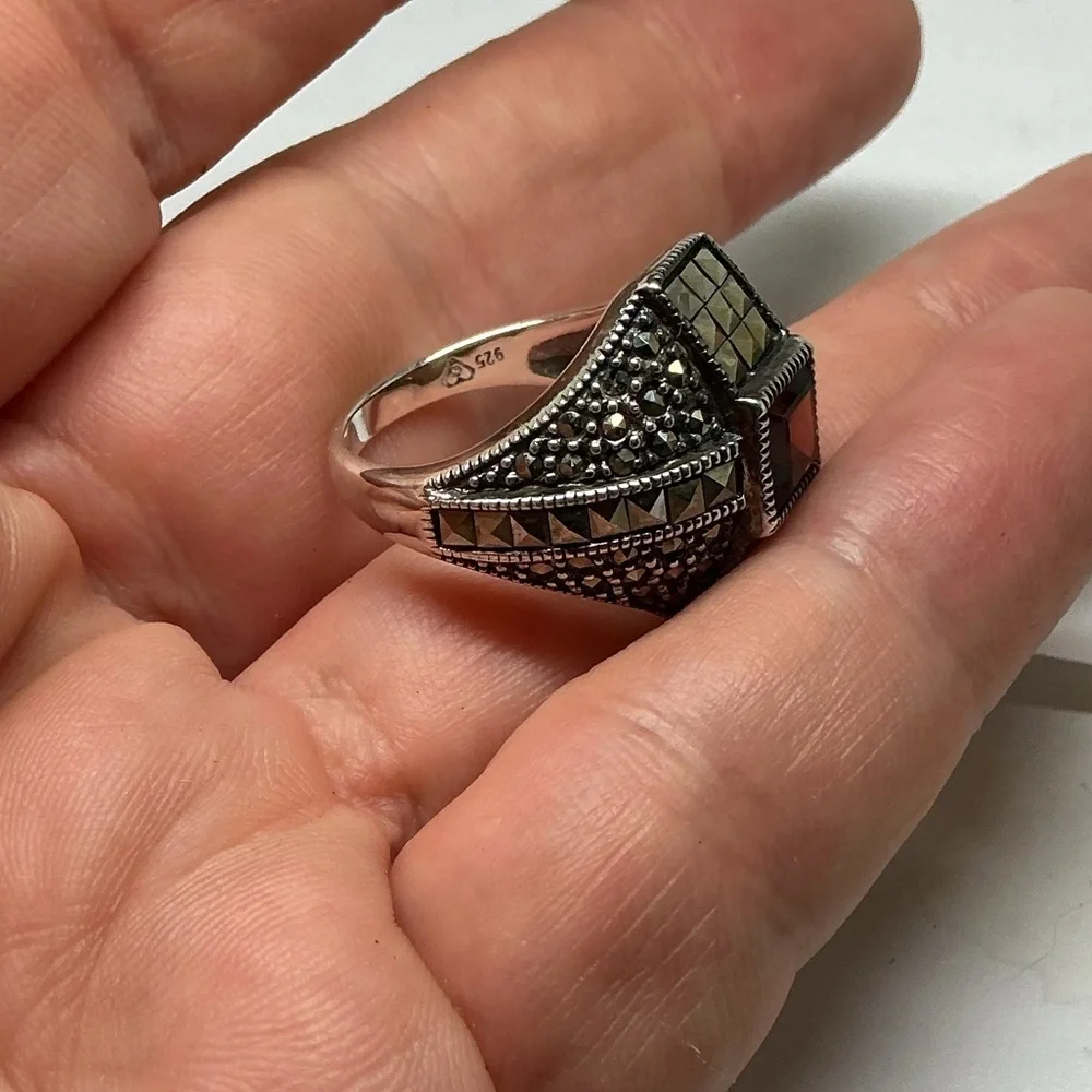 sterling silver red garnet marcasite ring